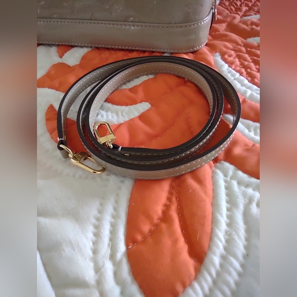 Louis Vuitton Monogram Galet Vernis Alma BB - Picture 13 of 16